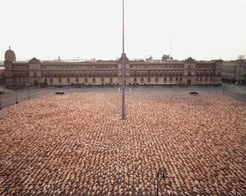 Spencer Tunick's body of work explores and expands the social, political and legal issues surrounding art in the public sphere (photo: google),