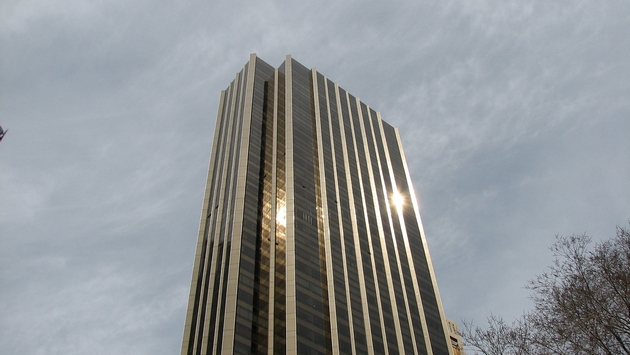 PHOTO: A mentally ill man fell 44 stories from the Trump International Hotel & Tower in Manhattan, New York. (photo via Flickr/Lara)