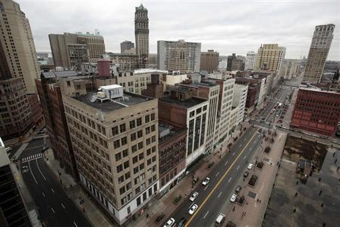 A view of downtown Detroit is seen looking north along Woodward Avenue in Detroit, Michigan January 30, 2013. REUTERS/Rebecca Cook