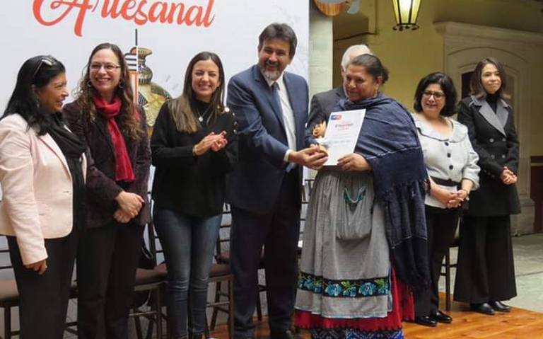  Jinna Herrera and her mother Guadalupe Martínez obtained the first place in the XXII State Contest for the Artisanal Creativity Award 2018 (Photo: OEM)